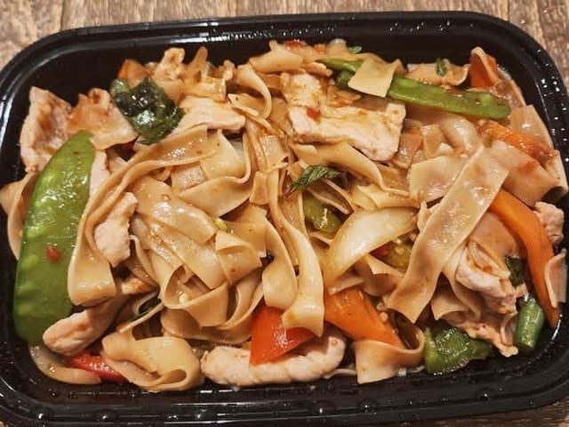 Pad Kee Mao (Drunken Noodle).
